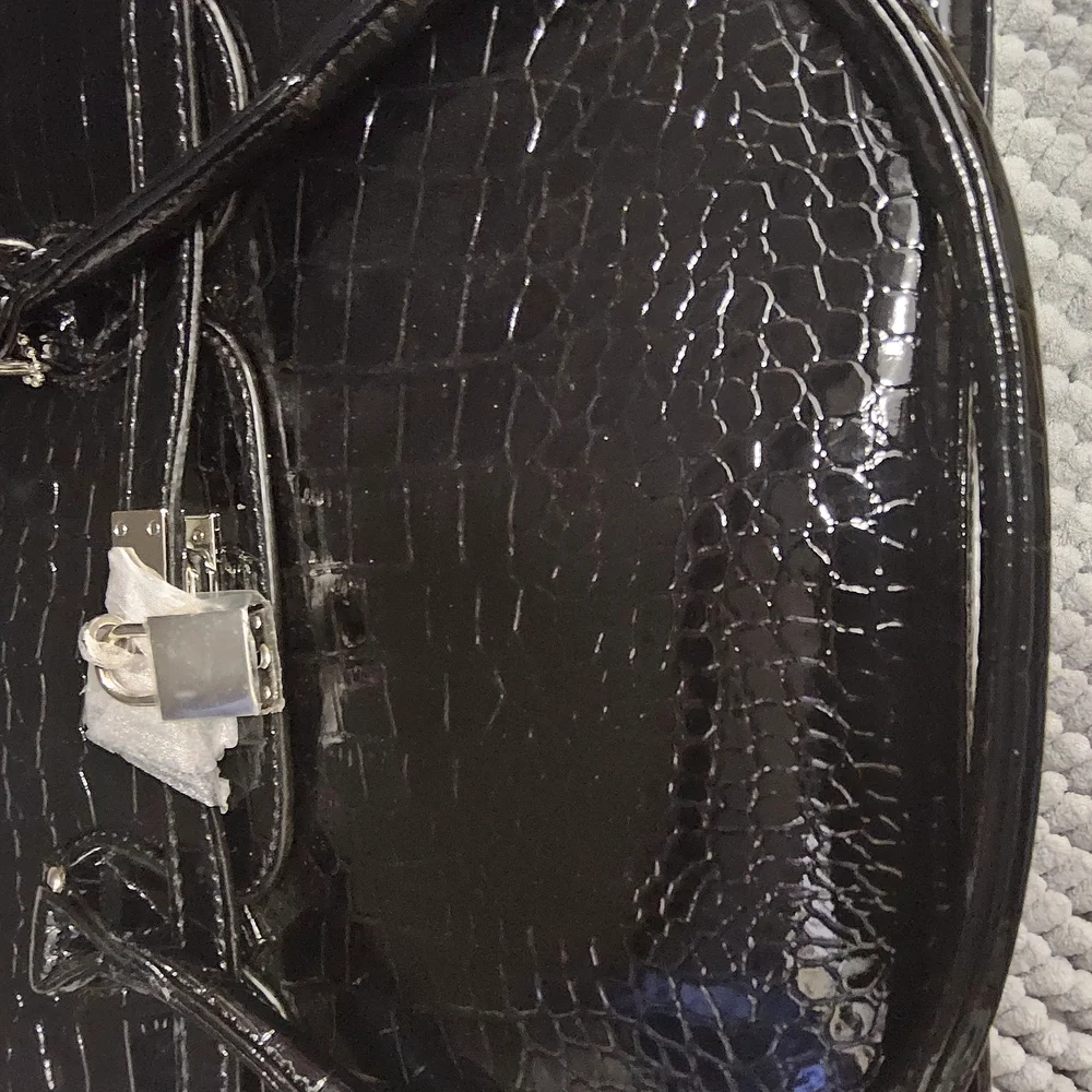 New Elegant Black Handbag 1 shoulder and 1 crossbody